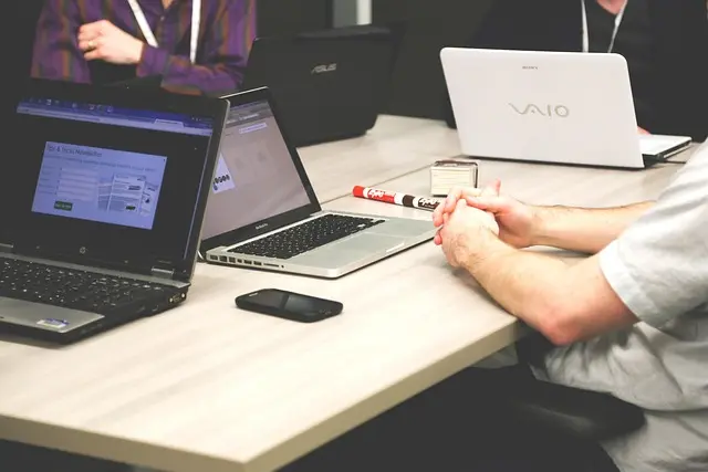 Cómo la innovación tecnológica está transformando el entorno laboral